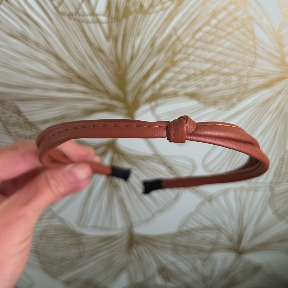 (1) Knotted Faux Leather Headband - Picture 4 of 7